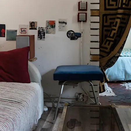 Charming Apartment In A Lively Neighborhood *