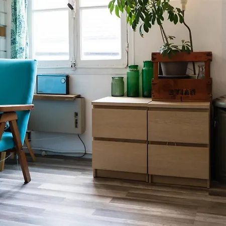 Charming Apartment In A Lively Neighborhood *