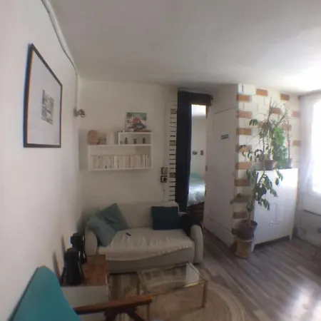 Charming Apartment In A Lively Neighborhood Apartment